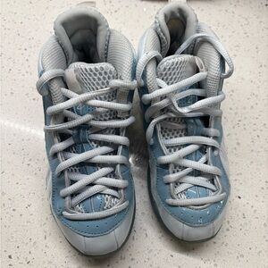 11C Nike Little Posite One Shoes 
Blue and White High-Top Sneakers